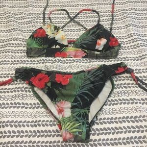 COPY - Guess floral bikini
